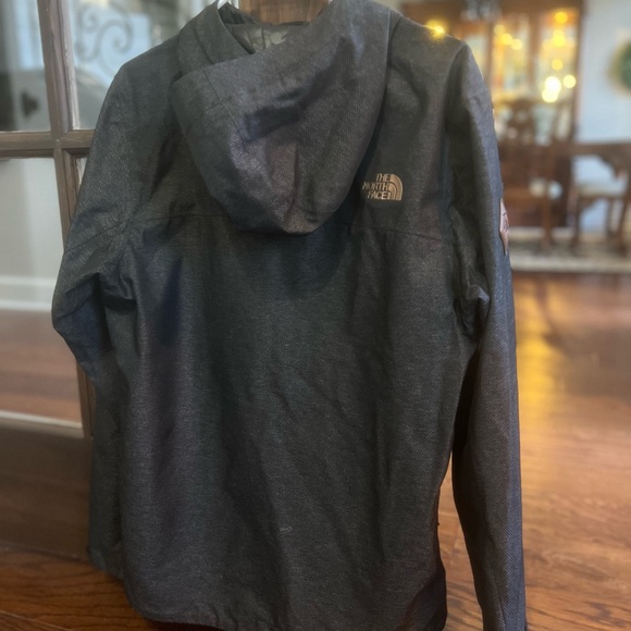 The North Face Windbreaker, Men Size Small - Picture 3 of 5